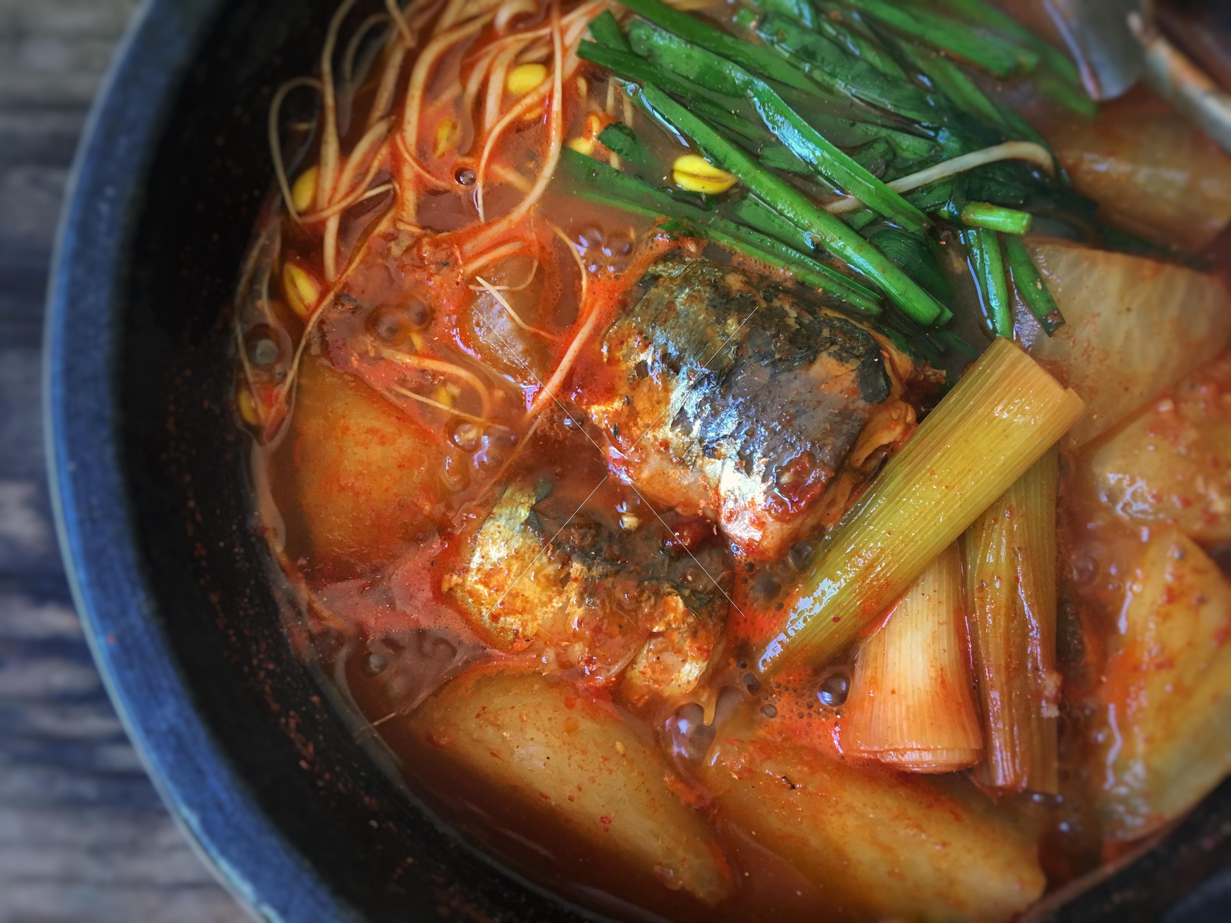 韓式辣魚湯 台灣四破魚 竹莢魚 處理 韓式食譜 酸女孩的甜點料理手記